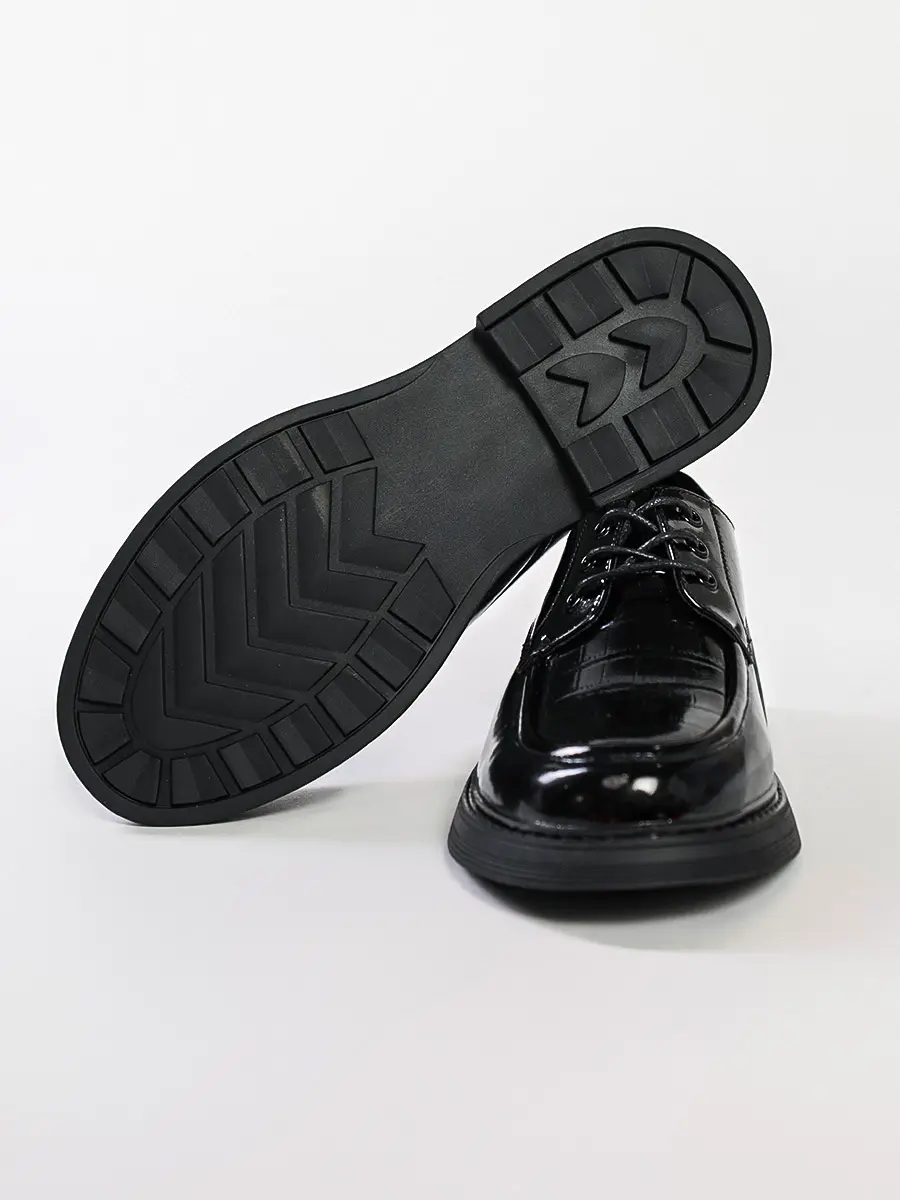 Туфли черные лакированные со шнуровкой
